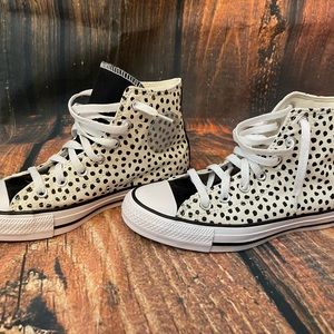 Size 7 women’s height top black and white spotted converse.